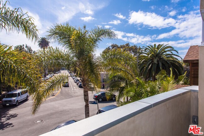 Building Photo - 1217 Cabrillo Ave
