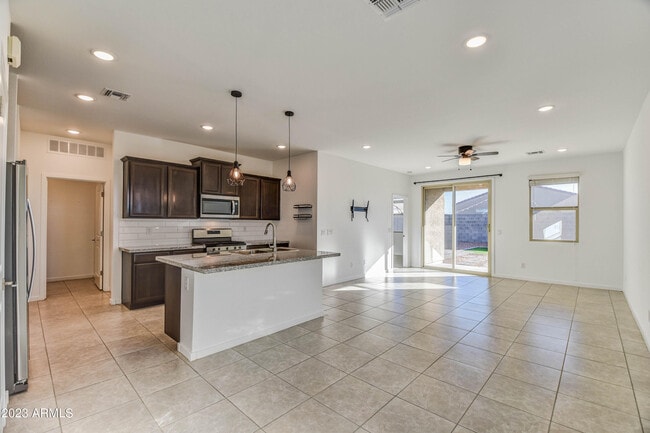 Building Photo - 37061 N Sidewinder Dr
