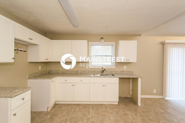 Building Photo - 3 Bedroom Pet-Friendly Home in Lithonia, GA with Main Street Renewal