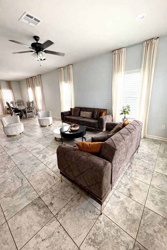 Building Photo - 1513 R. Esplanade