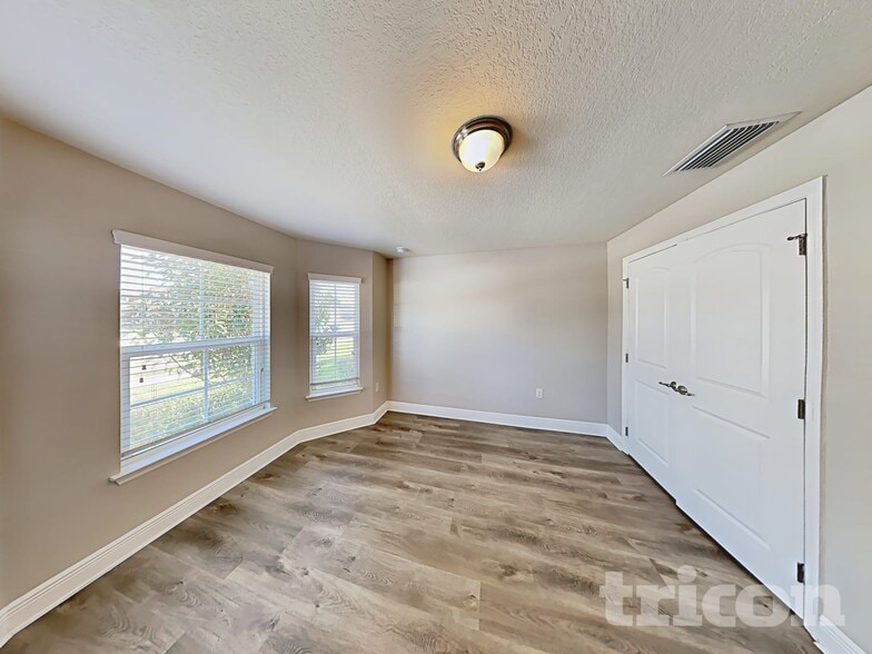 Building Photo - 10853 Kirkwall Port Dr
