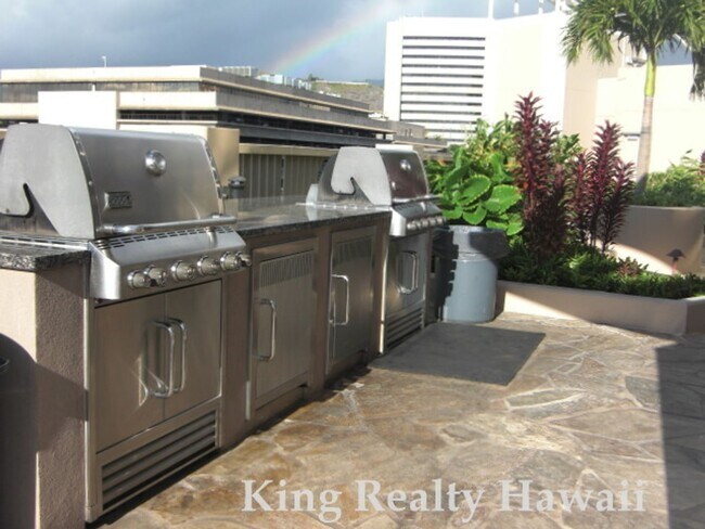 Building Photo - *Luxury Living at a reasonable price! 1 br...