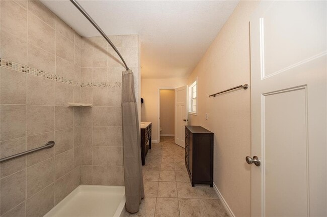 Building Photo - 400 Oak Knob Dr