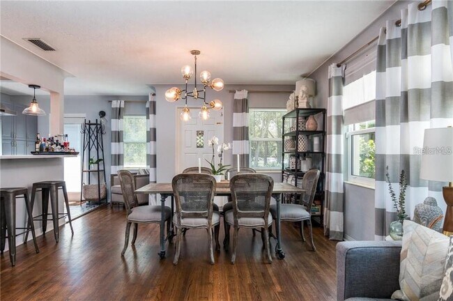 Building Photo - 1400 Locust St NE