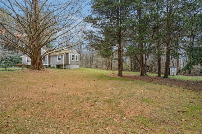 Building Photo - 80 Lakeshore Dr