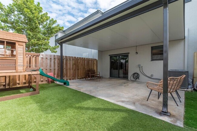 Building Photo - 28568 SW 134th Ave