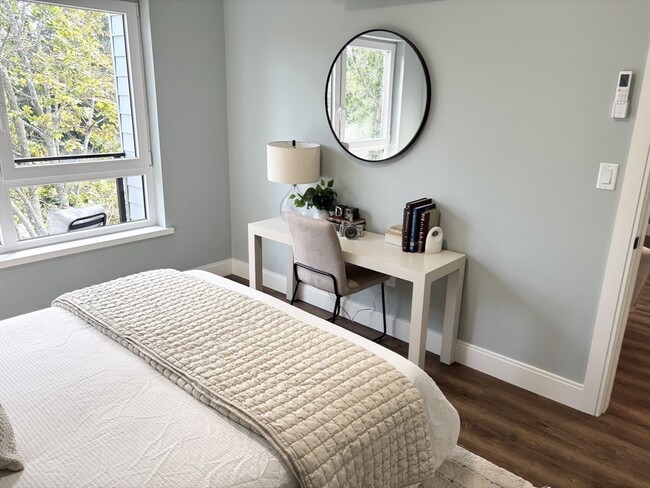 Building Photo - 1391 Main St