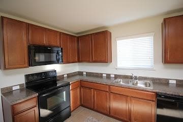 Building Photo - 9001 Tall Sky Trc