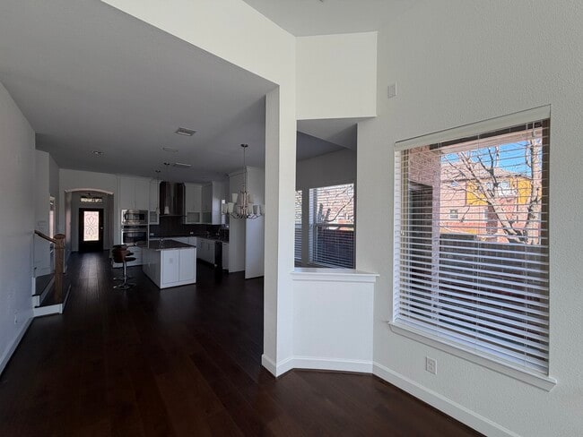 Building Photo - 1115 Sunset Ln