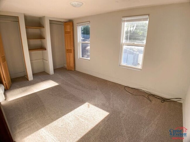 Building Photo - Spacious 3 Bedroom House in Niles