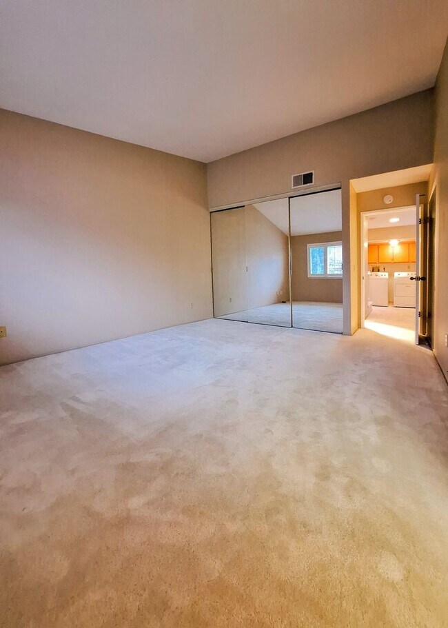 Building Photo - Large 2-story 2 Bedroom Townhouse w/Garage...