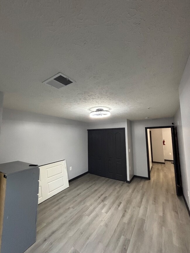 Building Photo - 8961 Town Center Cir