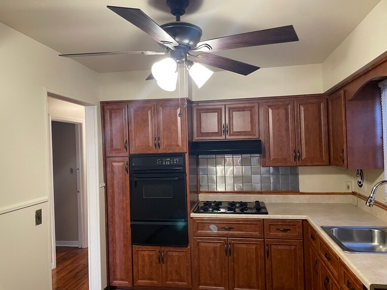 Kitchen - 24 Grand Ave