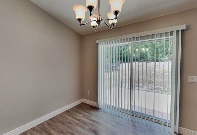 Building Photo - 7961 N Primrose Dr