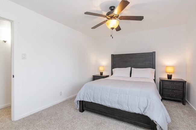 Building Photo - Fully Furnished One Bedroom Condo Available Now!