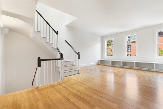 Building Photo - 26 Clarendon St
