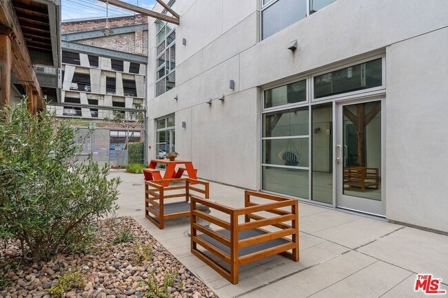 Building Photo - 527 Molino St