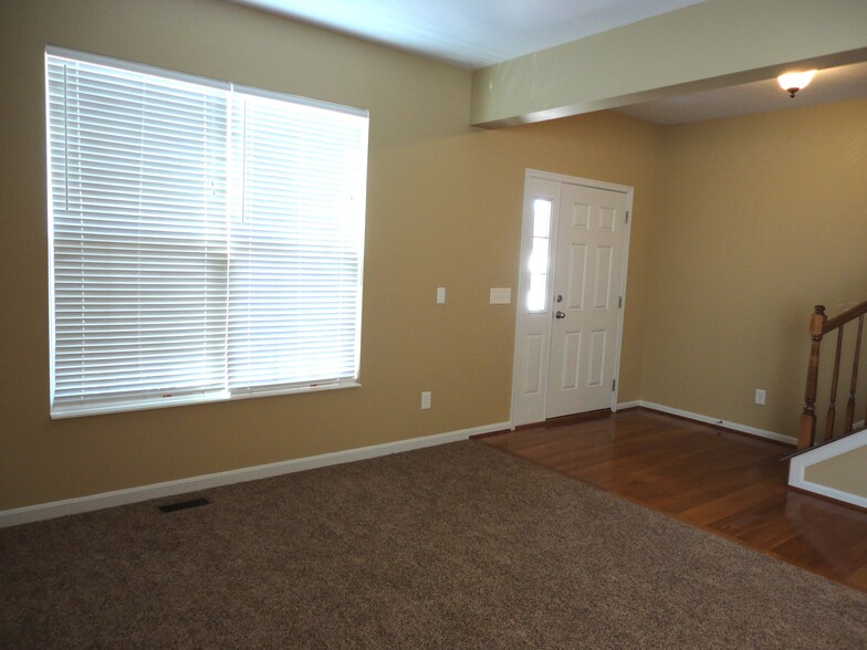 Building Photo - 2544 Softwind Ct