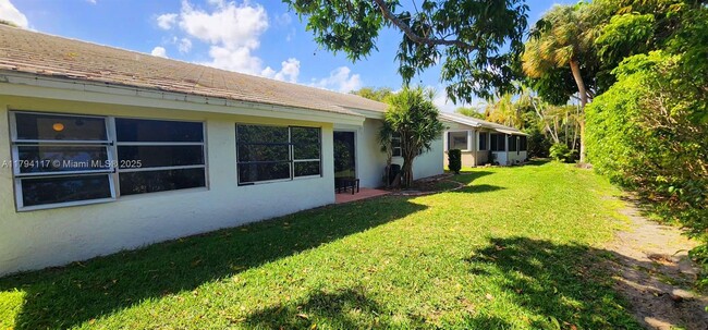 Building Photo - 22310 Cameo Dr E