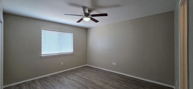 Building Photo - New Braunfels 2 Bedroom 2 Bath less than 1...
