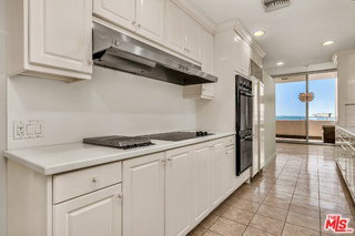 Building Photo - 1333 S Beverly Glen Blvd