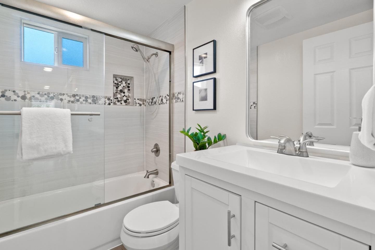 Building Photo - 786 Lakewood Dr