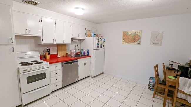 Building Photo - 50 Green St