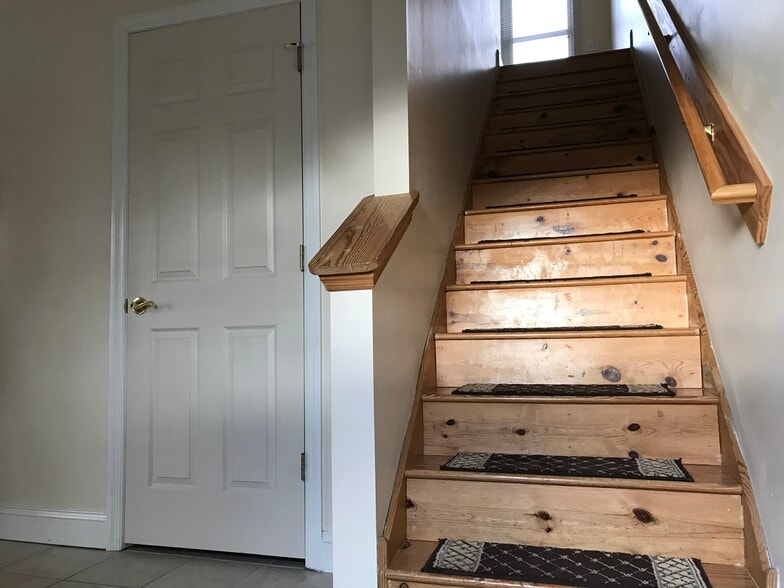 400 Herr Stairs - 400 Herr St