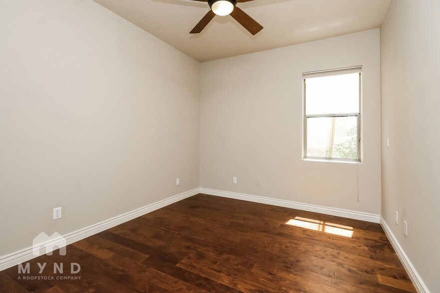 Building Photo - 1501 E Treasure Cove Dr