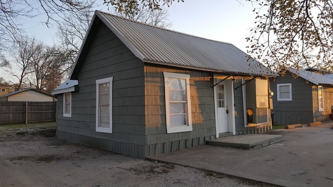 Building Photo - 140 E Morris St