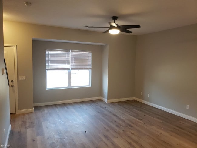 Building Photo - 5113 Devils Glen Rd