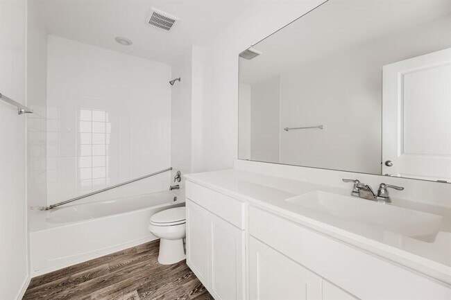 Building Photo - 200 Constanza Trl
