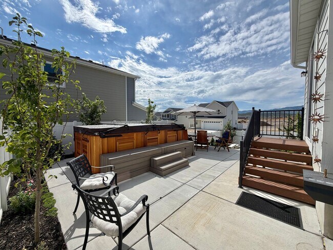 Building Photo - 7239 Woods Rose Dr