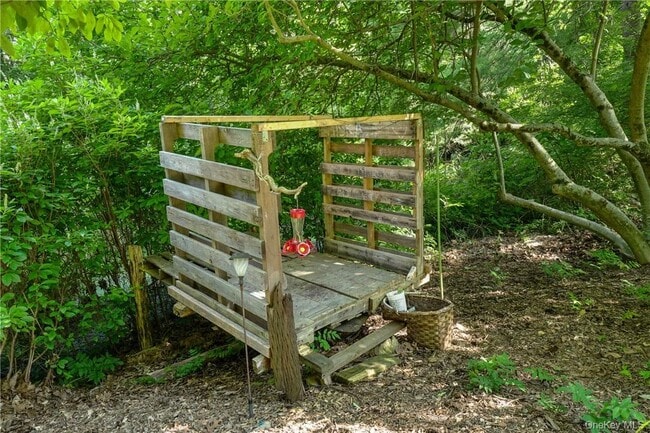 Building Photo - 64 Pine Cliff Rd