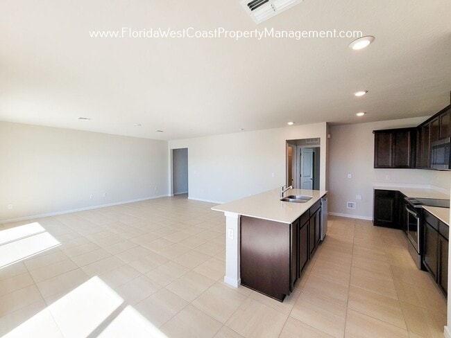 Building Photo - FANTASTIC 5 BEDROOM/ 3 BATH HOME in PARRISH! ISLES AT BAYVIEW! SUPER AMENITIES!