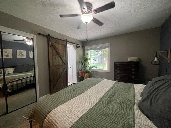 Building Photo - Bellevue Home For Rent!