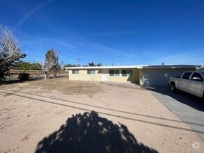Building Photo - 3 BEDROOM HESPERIA HOME
