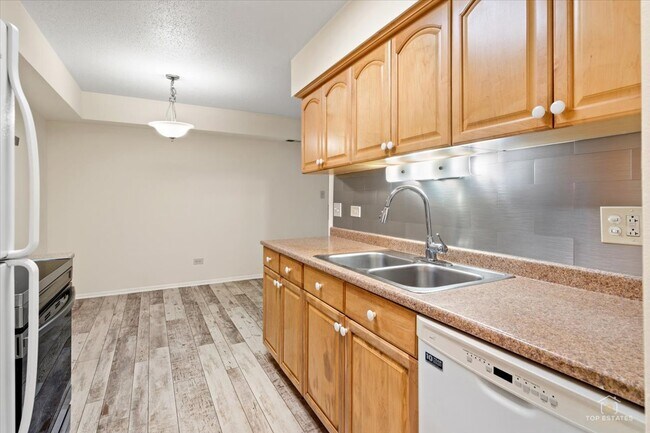 Building Photo - 909 Buccaneer Dr