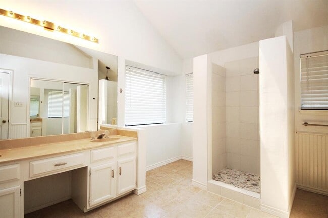 Building Photo - 6503 Heron Dr