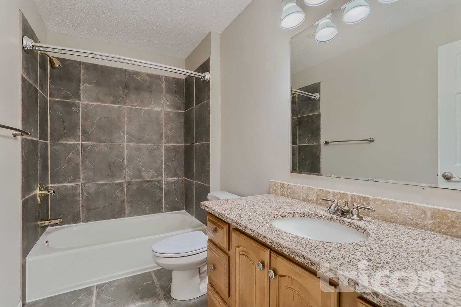 Building Photo - 15012 Viewcrest Ln