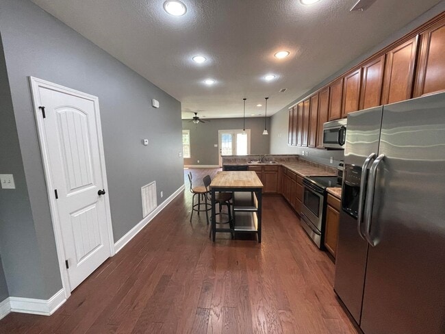 Building Photo - Spacious 3bd/2.5ba home in Powell coming soon!