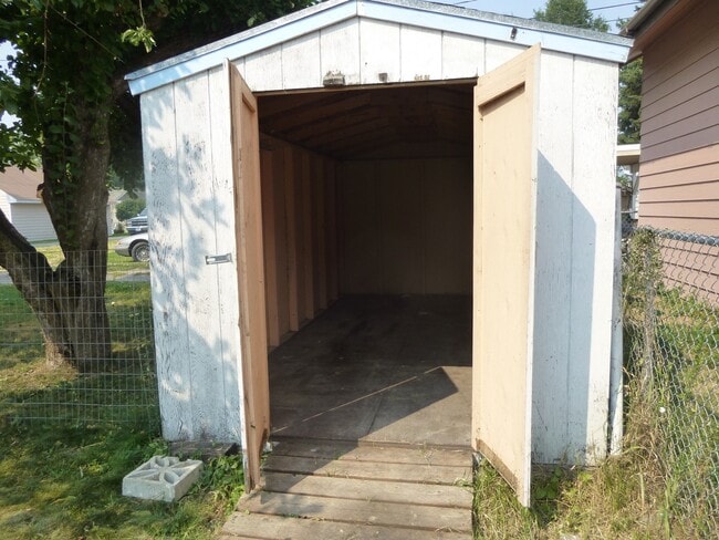 Building Photo - Cute Home in Whitefish with Yard & Storage