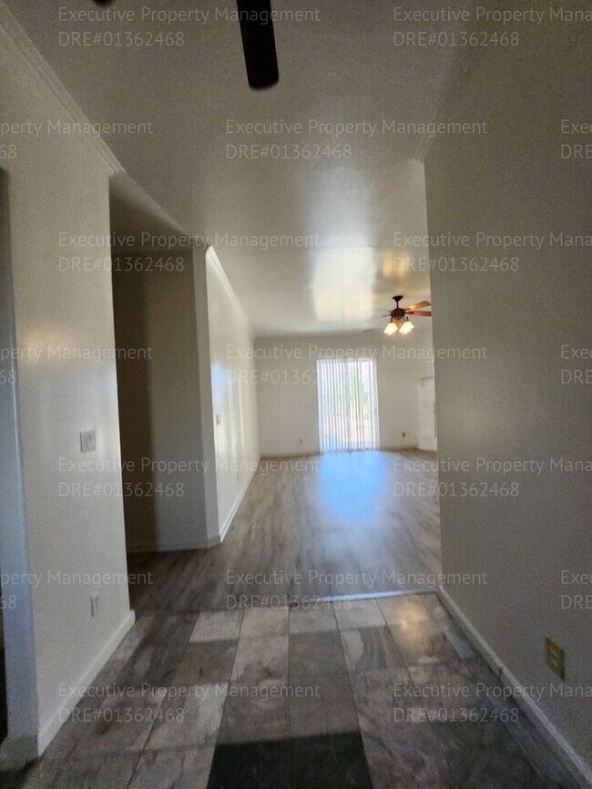 Building Photo - 4 bedroom 3 FULL bath/ 3 CAR Garage.. 2418...