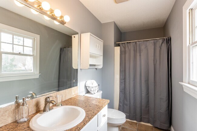 Building Photo - 1719 Centre St W