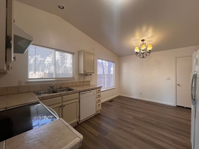 Building Photo - 3 Bedroom 2 Bath Home in Fernley