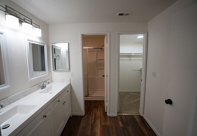 Building Photo - 24107 Del Monte Dr.