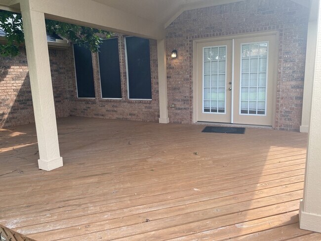 Building Photo - Stunning 3/2/2 in Mansfield with covered p...