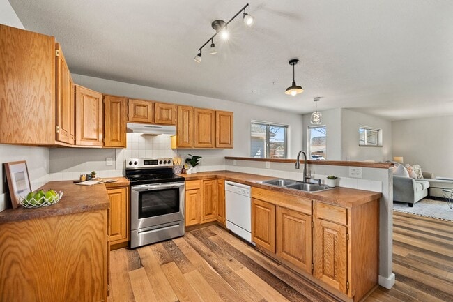 Building Photo - Charming 4-Bedroom Ranch with Low-Maintena...
