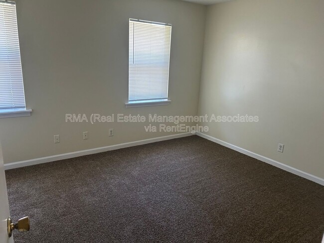 Building Photo - 105 Westwind Ct