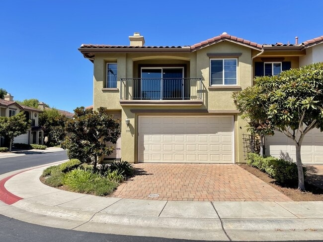 Building Photo - Single Family Residence